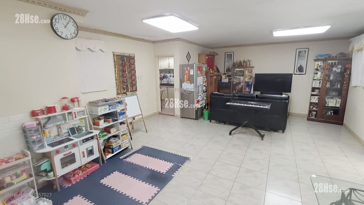 村屋 售盘 5+ 房 , 4 浴室 2,100 平方尺