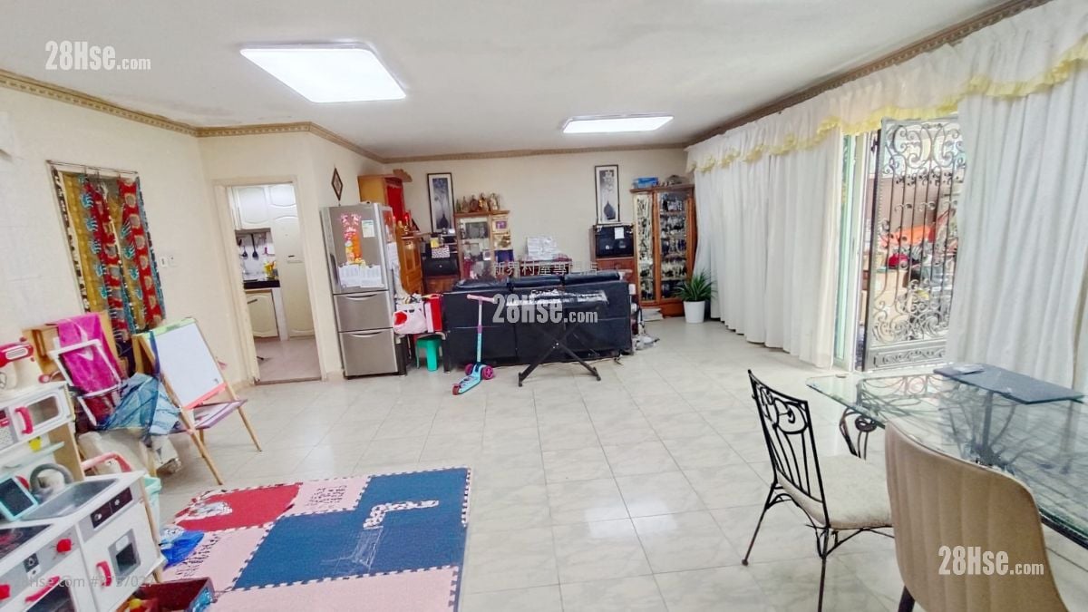 村屋 售盘 5+ 房 , 4 浴室 2,100 平方尺