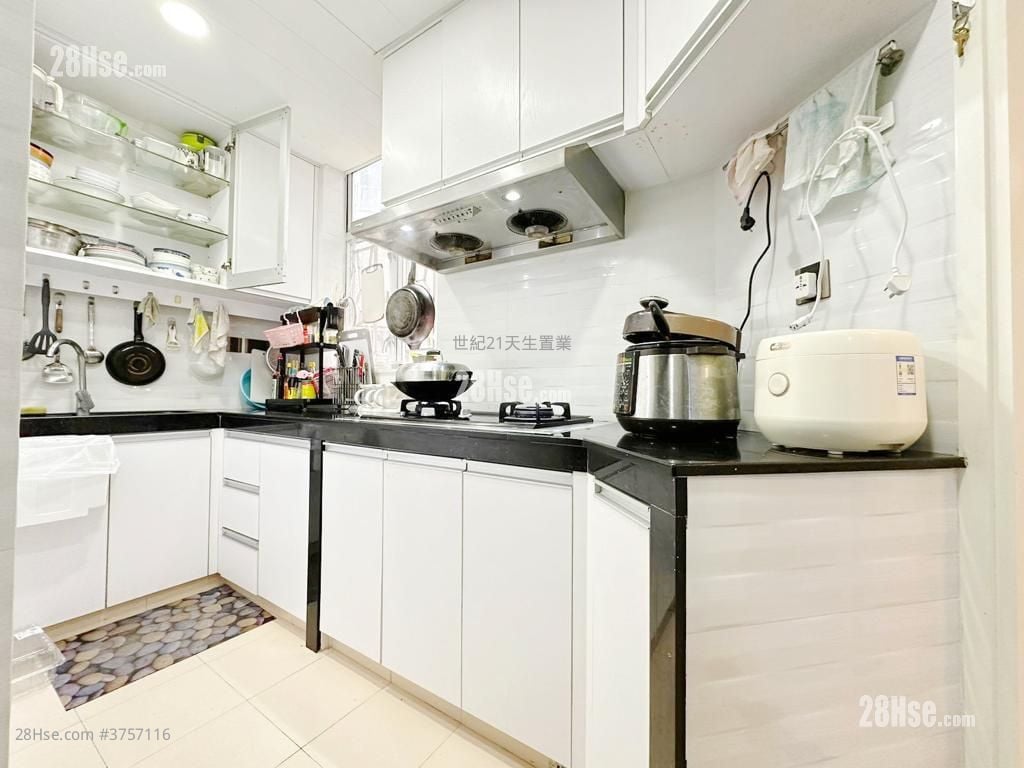 Dragon Inn Court Sell 5+ Bedrooms , 3 Bathrooms 970 ft²