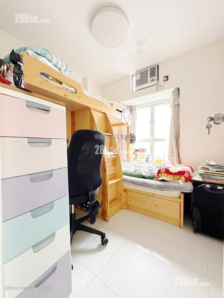 Dragon Inn Court Sell 5+ Bedrooms , 3 Bathrooms 970 ft²