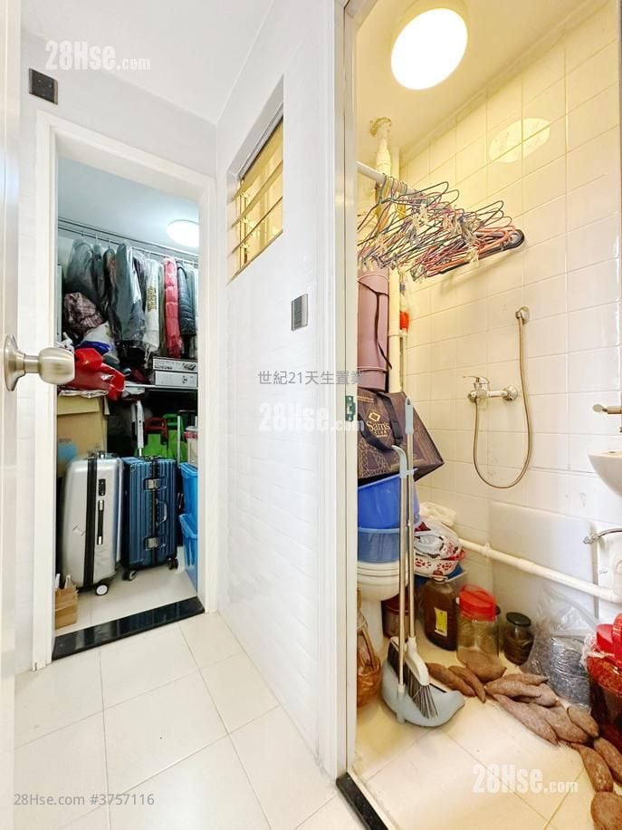 Dragon Inn Court Sell 5+ Bedrooms , 3 Bathrooms 970 ft²