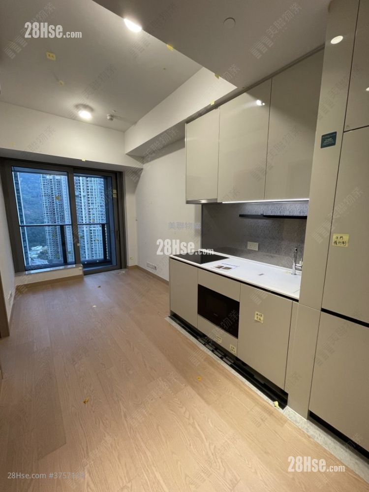 Seasons Place 售盤 1 房 , 1 浴室 323 平方呎