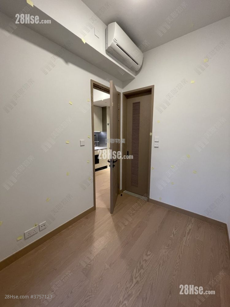 Seasons Place 售盤 1 房 , 1 浴室 323 平方呎