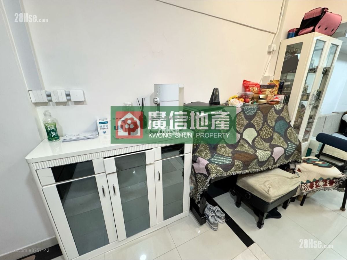 Lee Shing Building Sell 2 Bedrooms , 2 Bathrooms 460 ft²