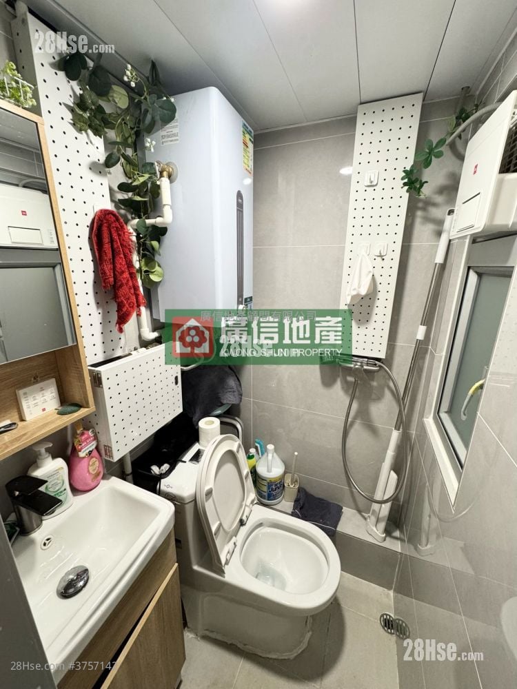 Lee Shing Building Sell 2 Bedrooms , 2 Bathrooms 460 ft²