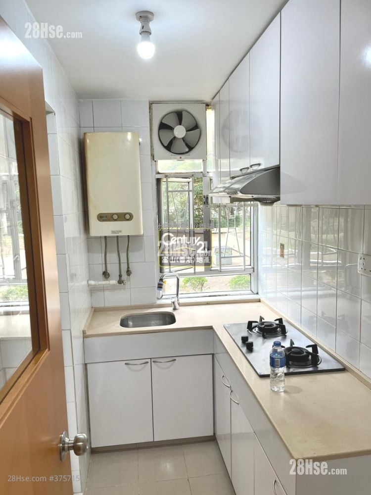 Lung Poon Court Sell 2 Bedrooms 383 ft²