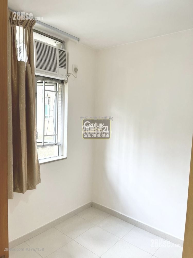 Lung Poon Court Sell 2 Bedrooms 383 ft²