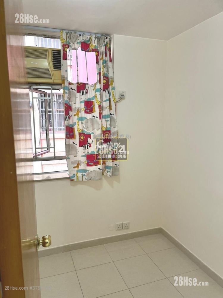 Lung Poon Court Sell 2 Bedrooms 383 ft²