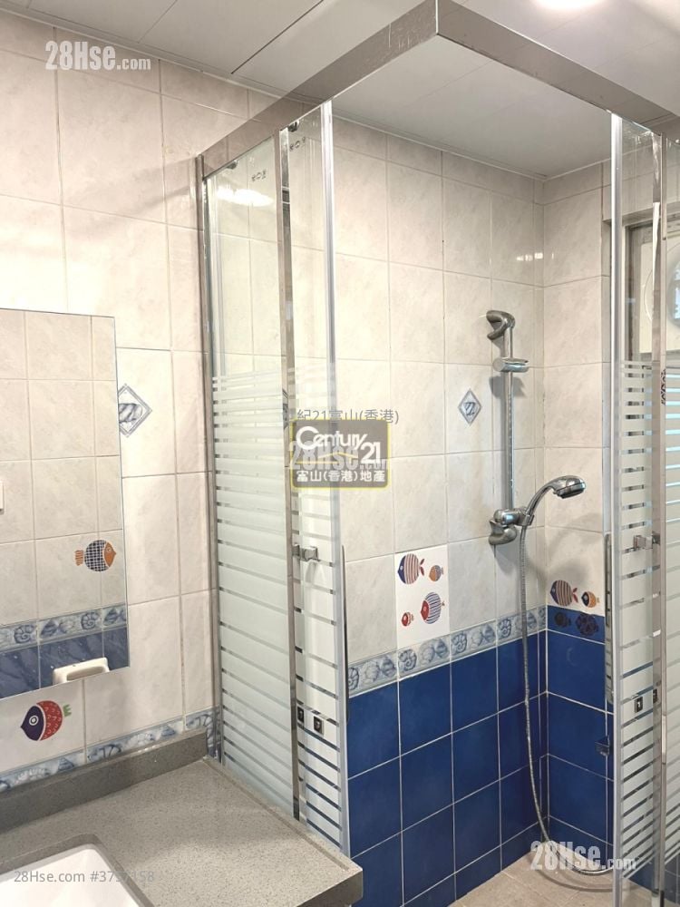 Lung Poon Court Sell 2 Bedrooms 383 ft²