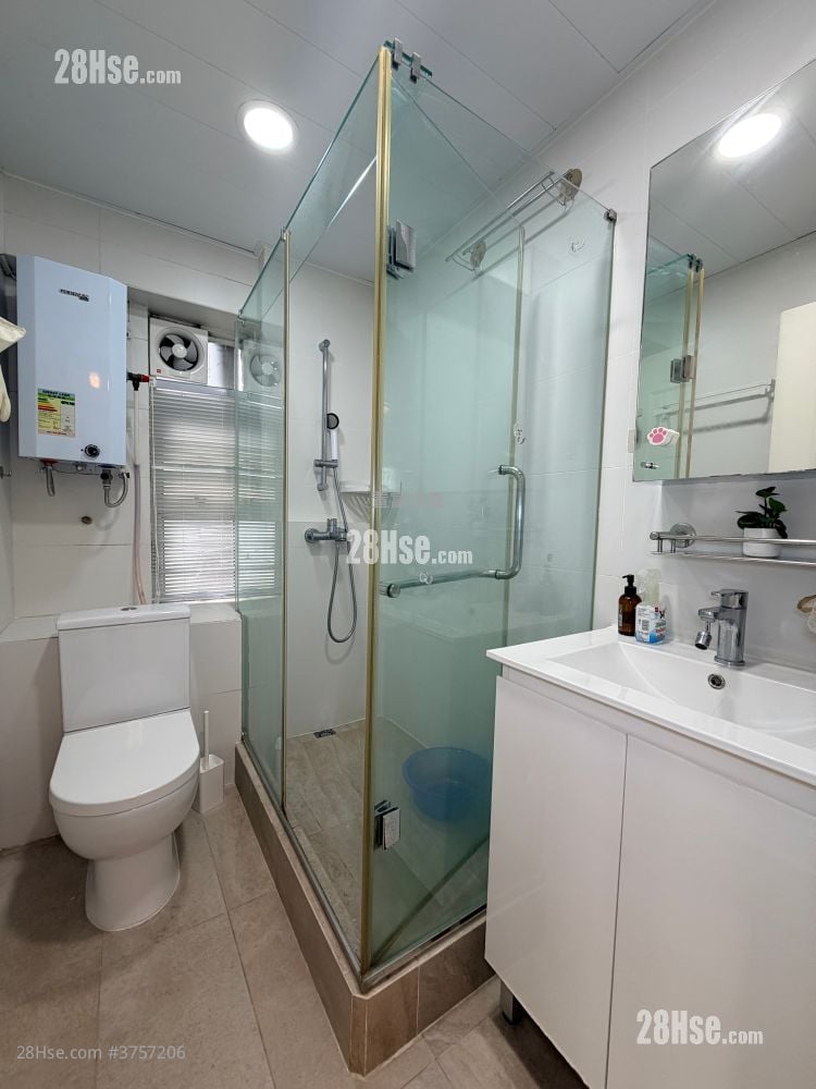 新葵芳花园 租盘 2 房 , 1 浴室 400 平方尺