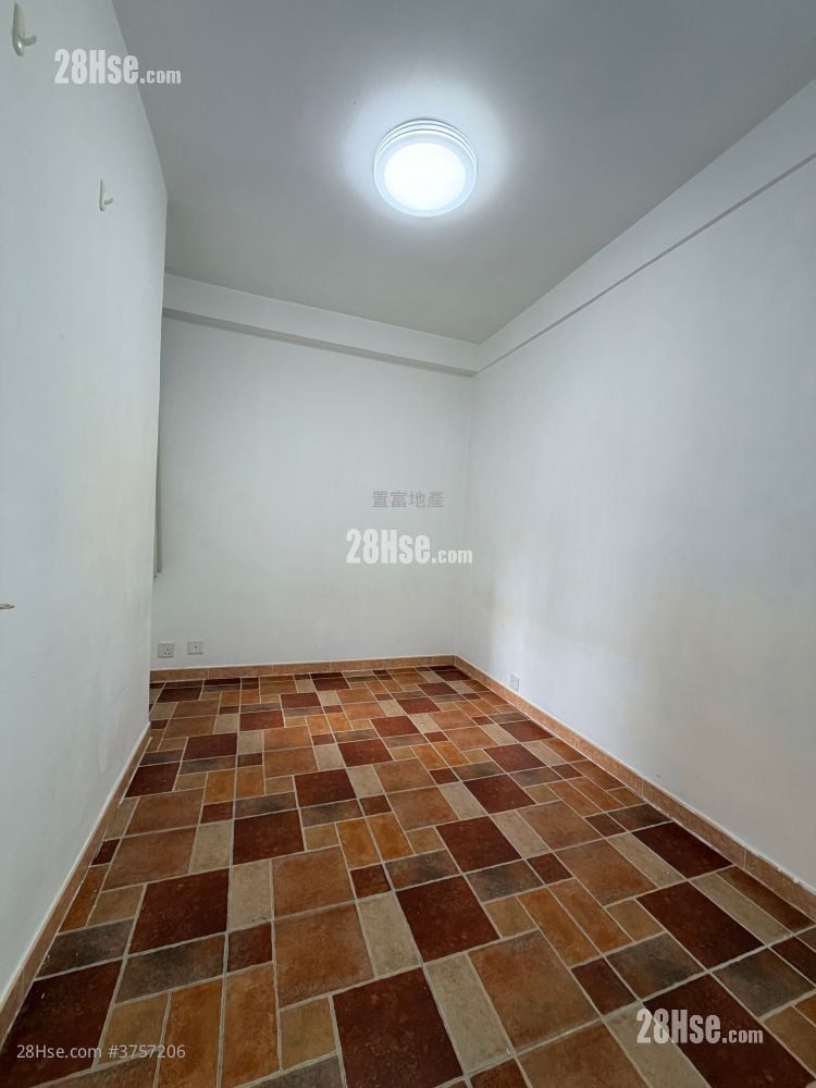 新葵芳花园 租盘 2 房 , 1 浴室 400 平方尺