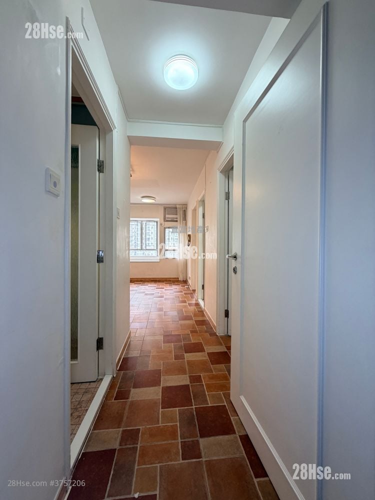 新葵芳花园 租盘 2 房 , 1 浴室 400 平方尺