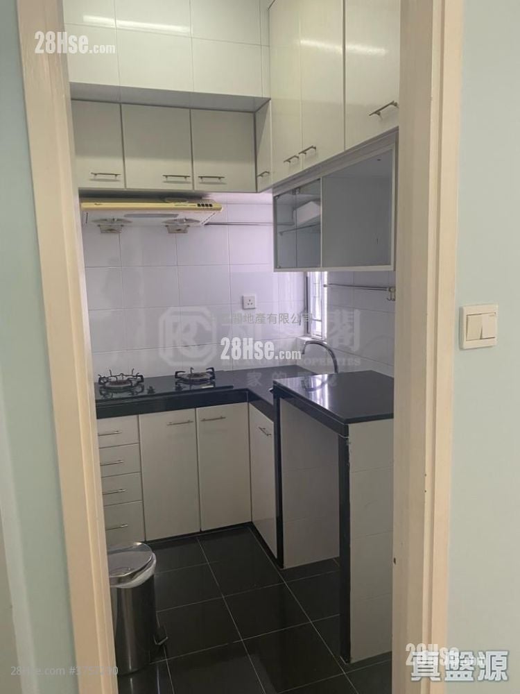 Chester Court Sell 2 Bedrooms , 1 Bathroom 368 ft²