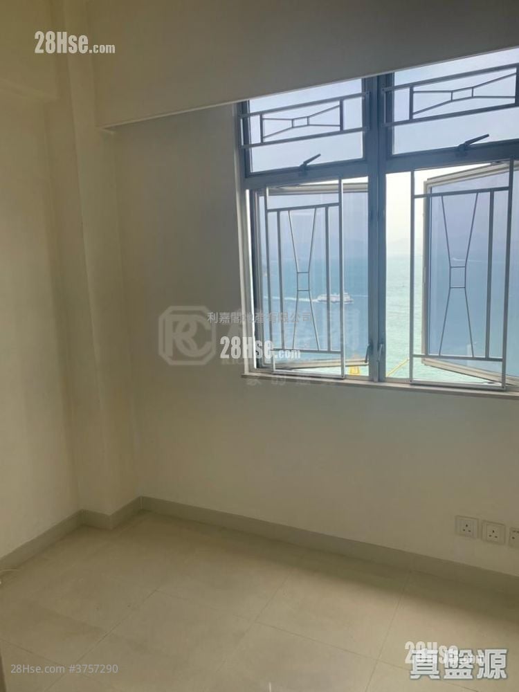 Chester Court Sell 2 Bedrooms , 1 Bathroom 368 ft²