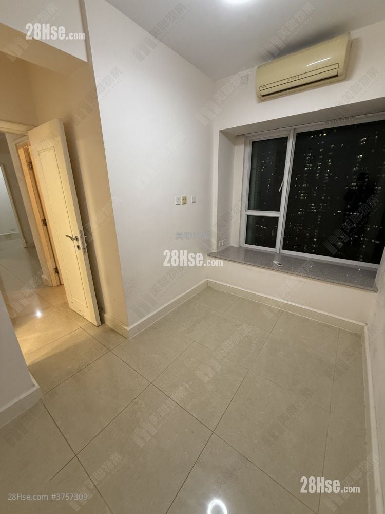 The Capitol Sell 3 Bedrooms , 2 Bathrooms 713 ft²