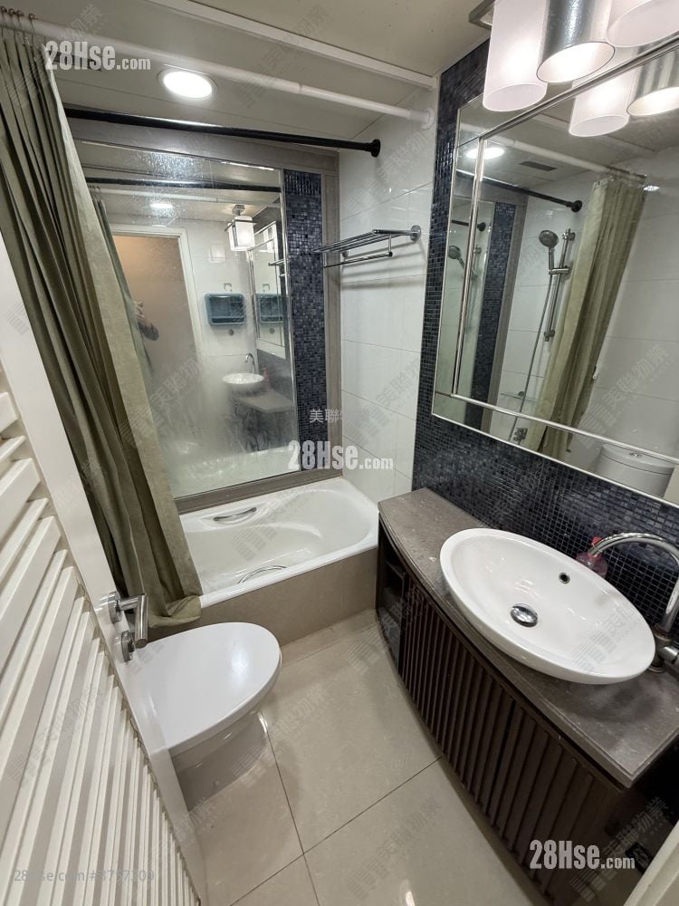 The Capitol Sell 3 Bedrooms , 2 Bathrooms 713 ft²