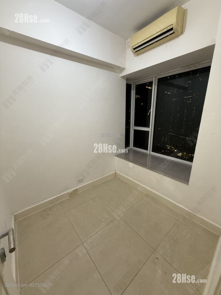 The Capitol Sell 3 Bedrooms , 2 Bathrooms 713 ft²