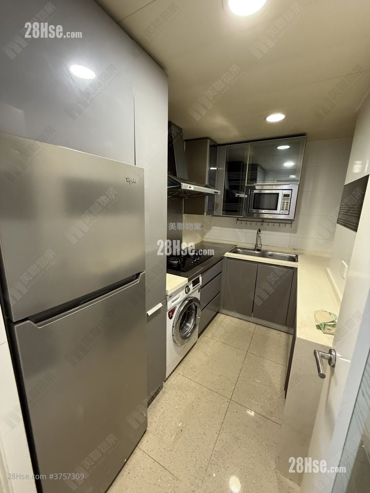 The Capitol Sell 3 Bedrooms , 2 Bathrooms 713 ft²