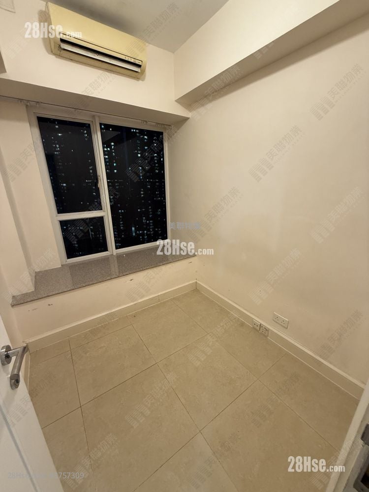 The Capitol Sell 3 Bedrooms , 2 Bathrooms 713 ft²