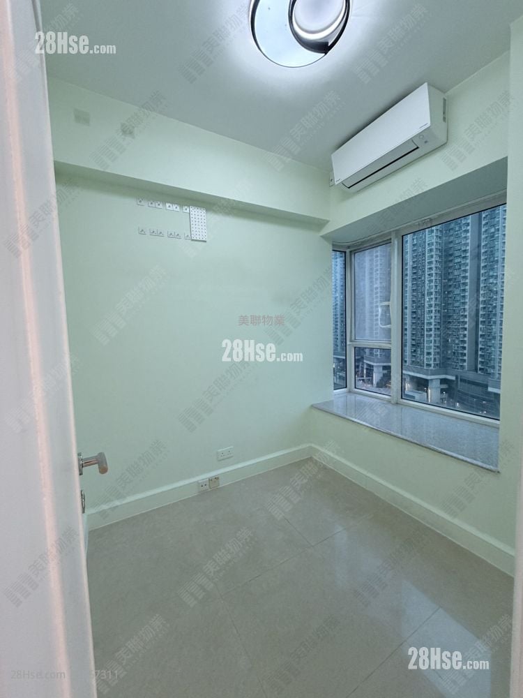 The Capitol Sell 3 Bedrooms , 2 Bathrooms 716 ft²