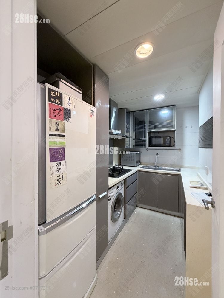 The Capitol Sell 3 Bedrooms , 2 Bathrooms 716 ft²