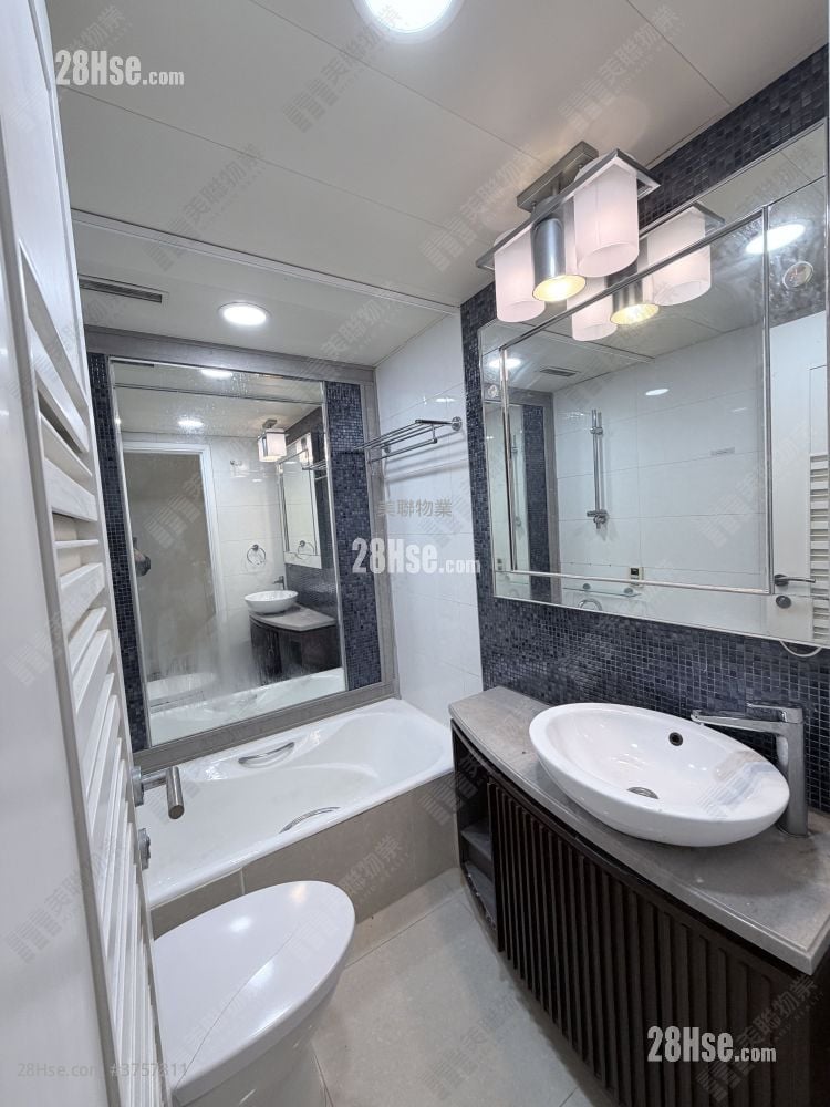 The Capitol Sell 3 Bedrooms , 2 Bathrooms 716 ft²