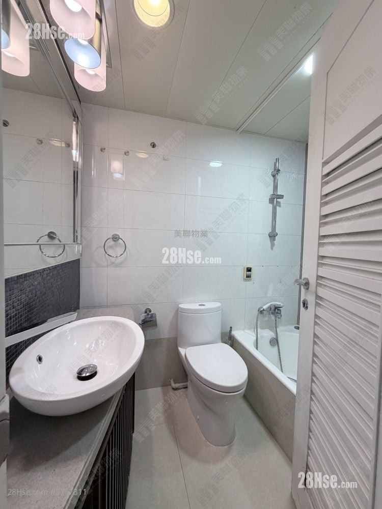 The Capitol Sell 3 Bedrooms , 2 Bathrooms 716 ft²