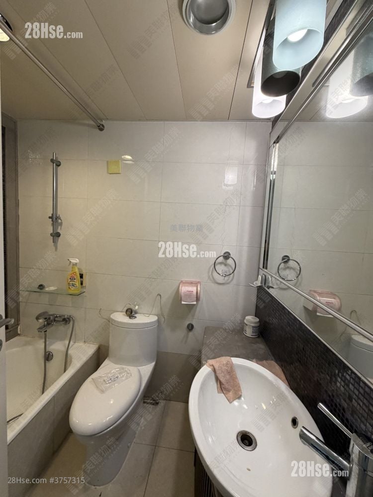 The Capitol Sell 3 Bedrooms , 2 Bathrooms 712 ft²