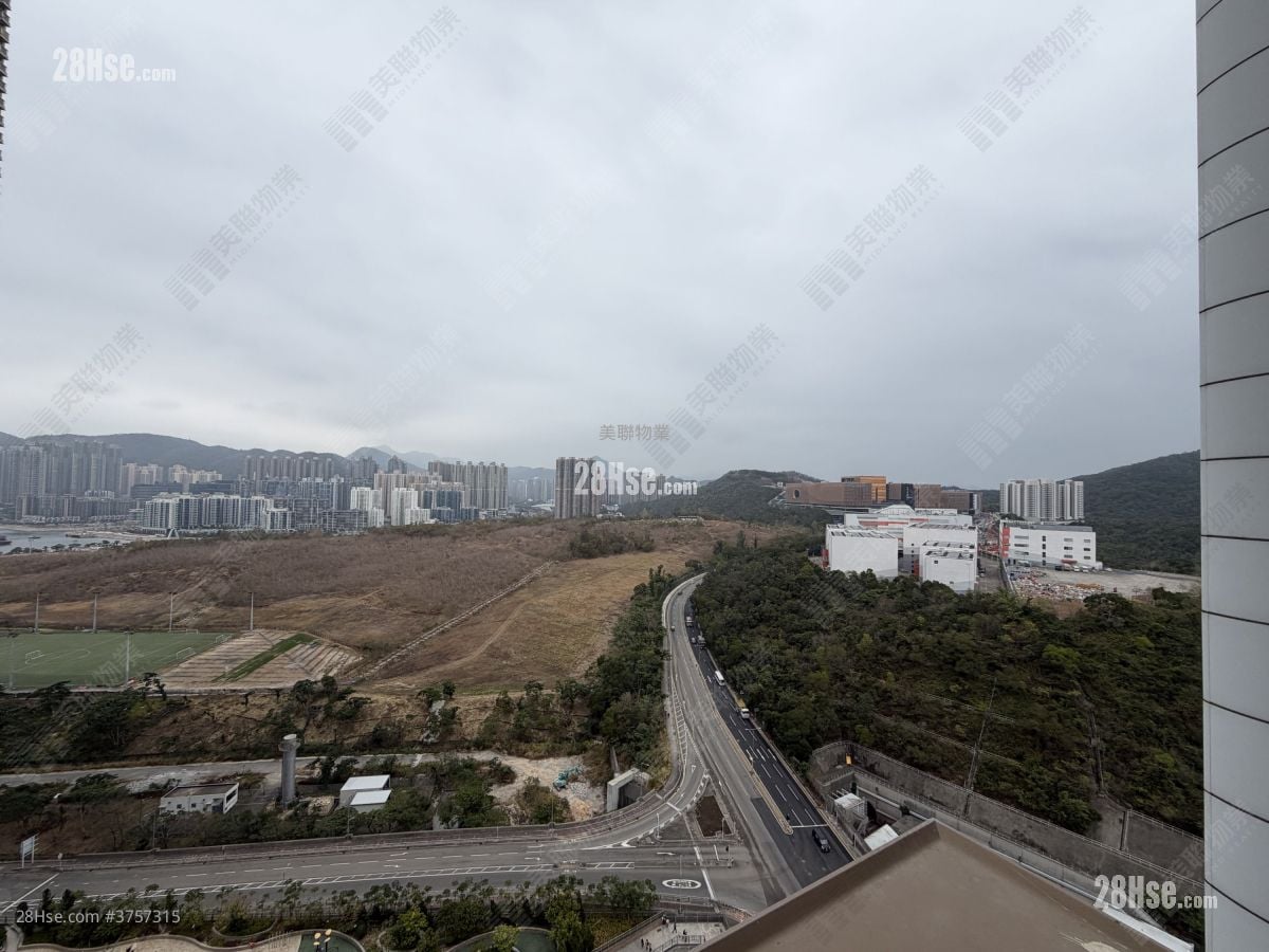 The Capitol Sell 3 Bedrooms , 2 Bathrooms 712 ft²