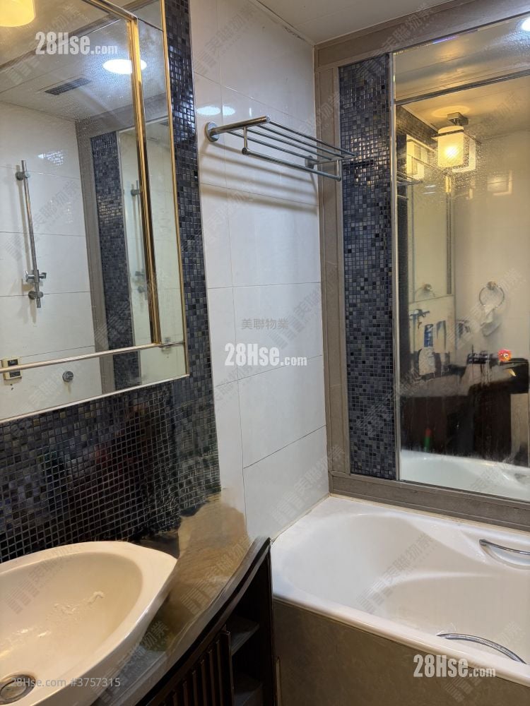 The Capitol Sell 3 Bedrooms , 2 Bathrooms 712 ft²