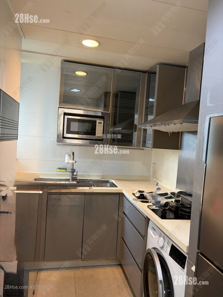 The Capitol Sell 3 Bedrooms , 2 Bathrooms 712 ft²