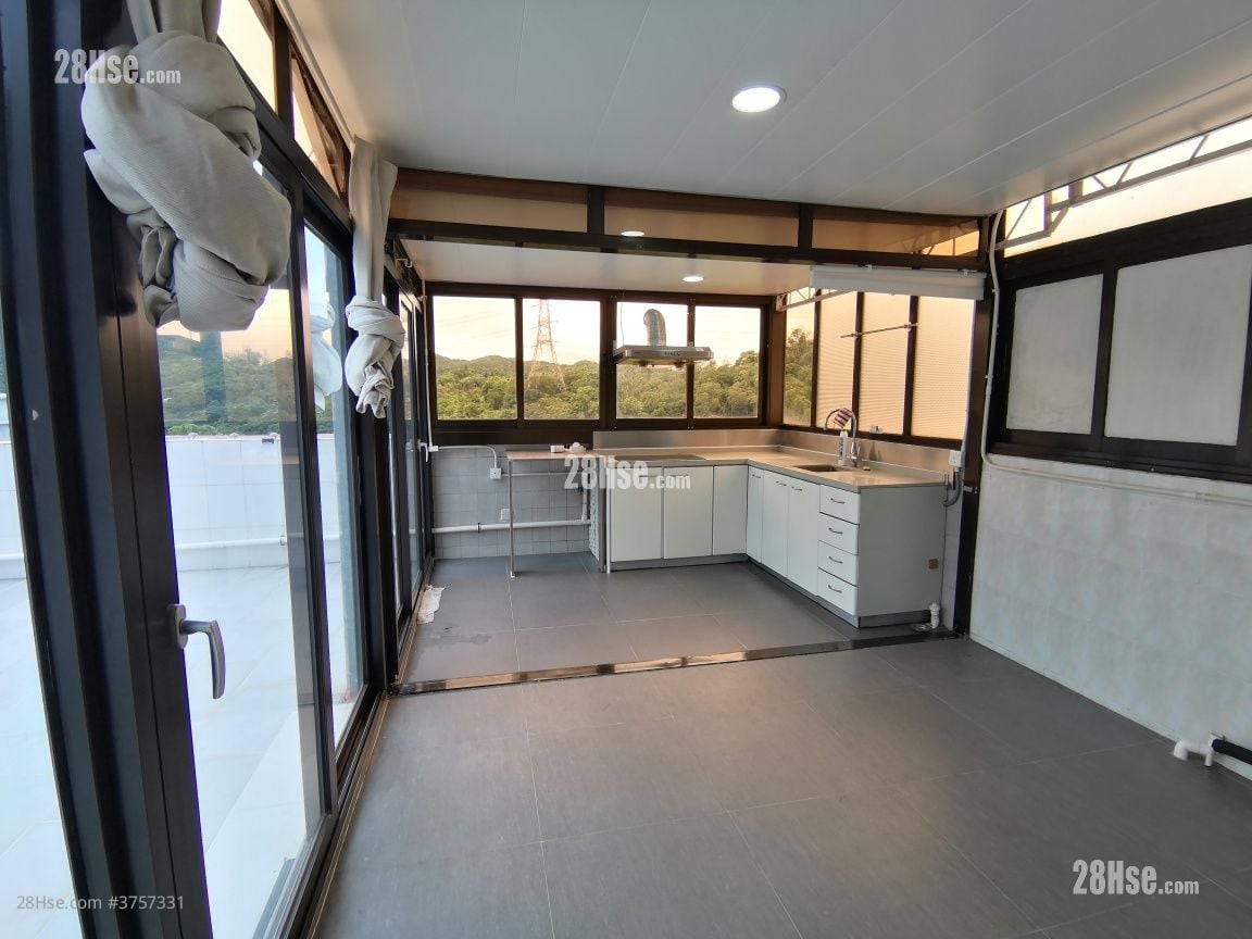 Pak Shek Rental 3 Bedrooms , 1 Bathroom 700 ft²