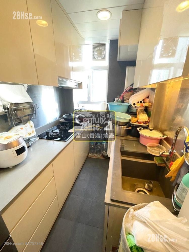 盈福苑 售盘 3 房 645 平方尺