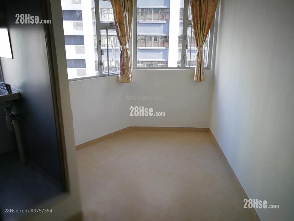 Wing Kwong Building Sell 3 Bedrooms , 3 Bathrooms 409 ft²