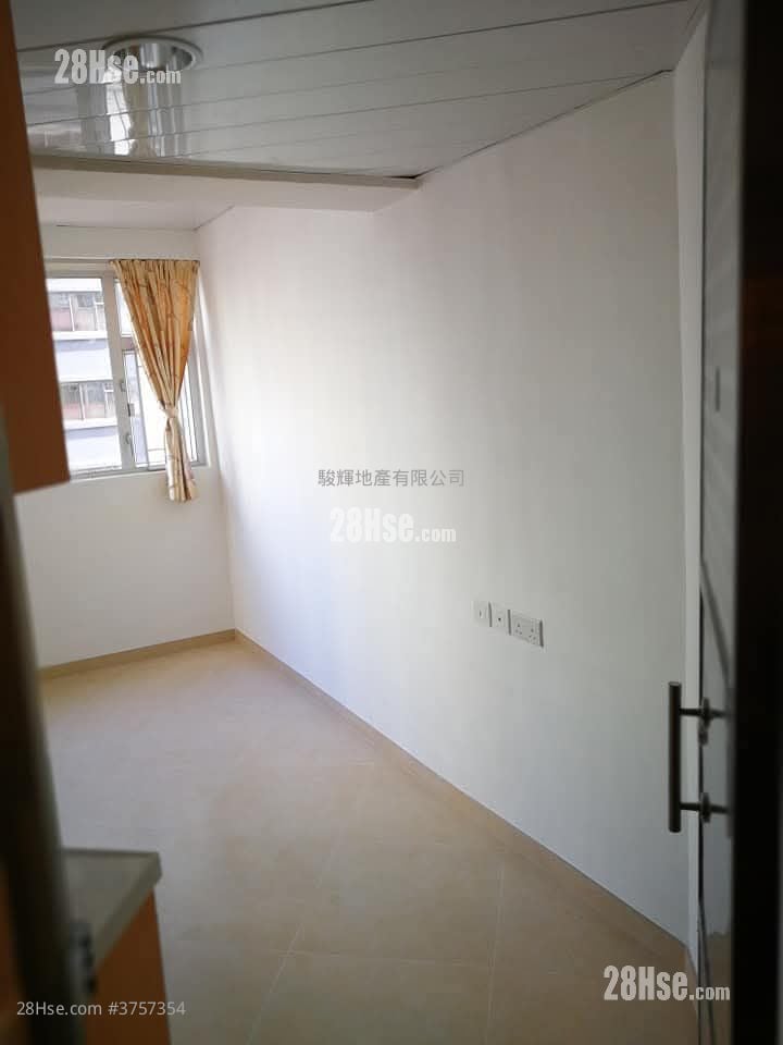 Wing Kwong Building Sell 3 Bedrooms , 3 Bathrooms 409 ft²