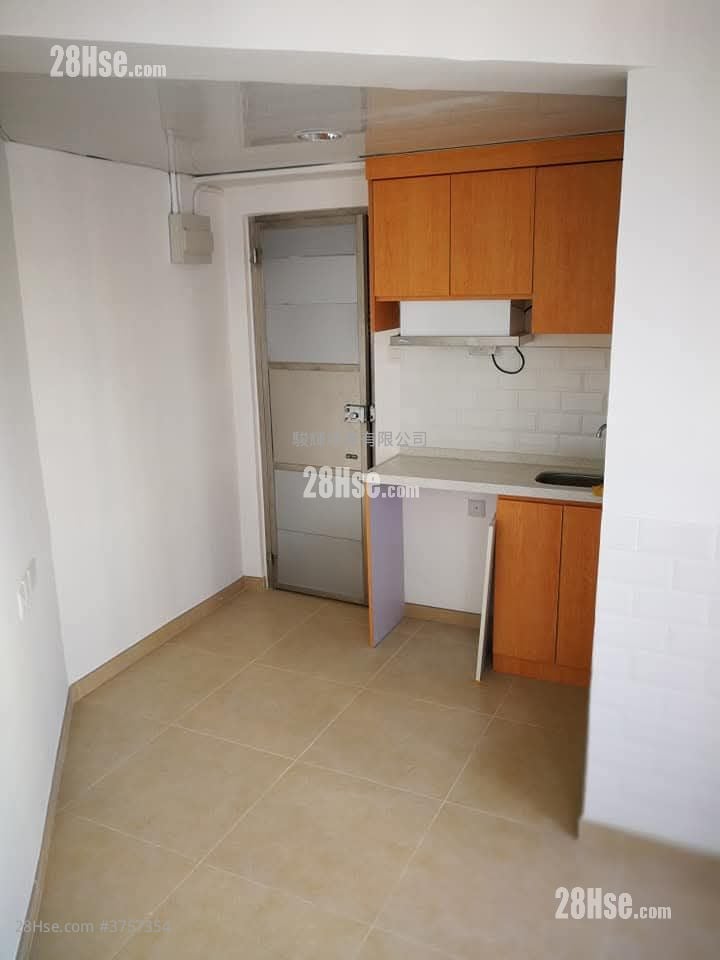 Wing Kwong Building Sell 3 Bedrooms , 3 Bathrooms 409 ft²