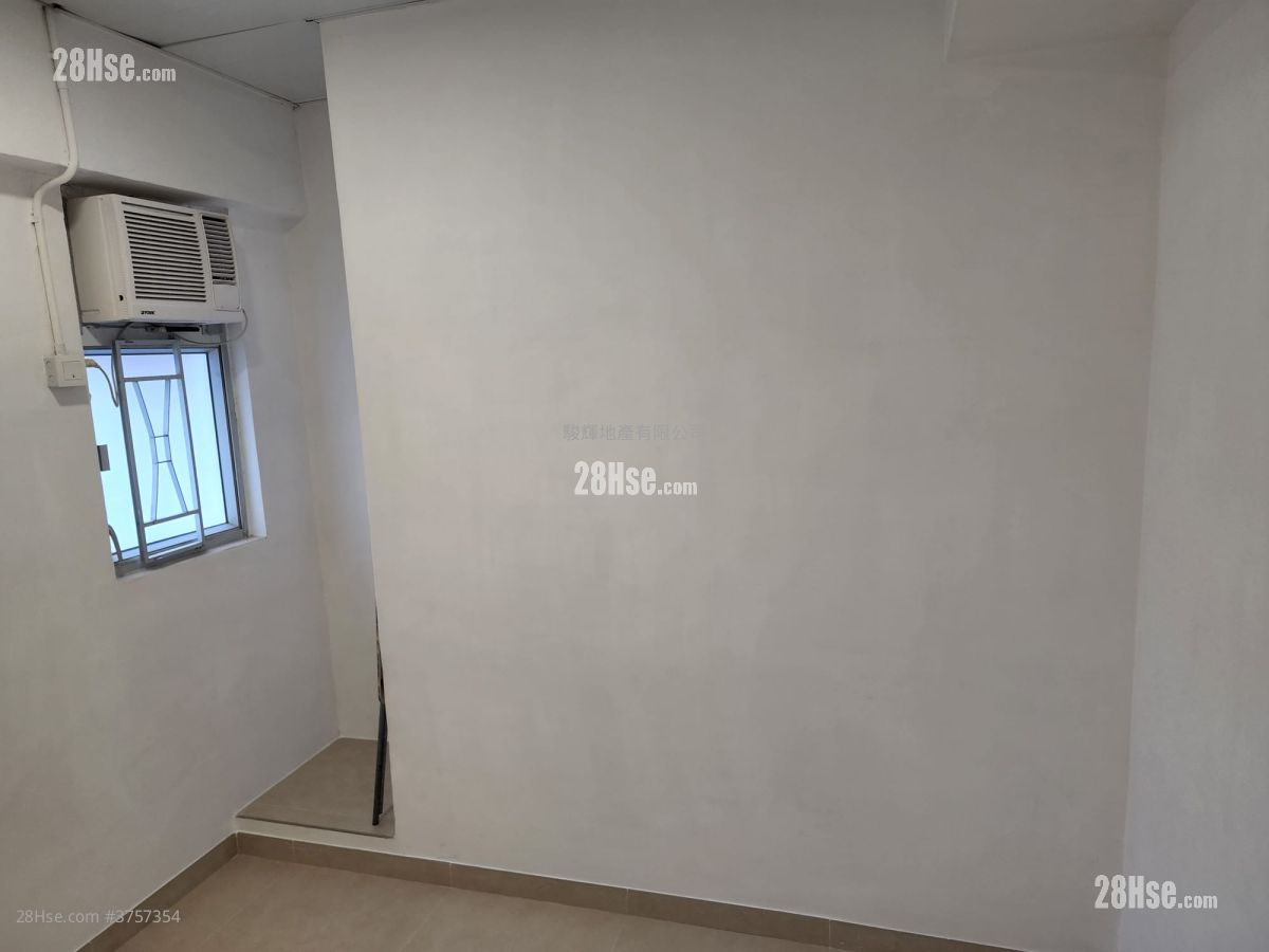 Wing Kwong Building Sell 3 Bedrooms , 3 Bathrooms 409 ft²