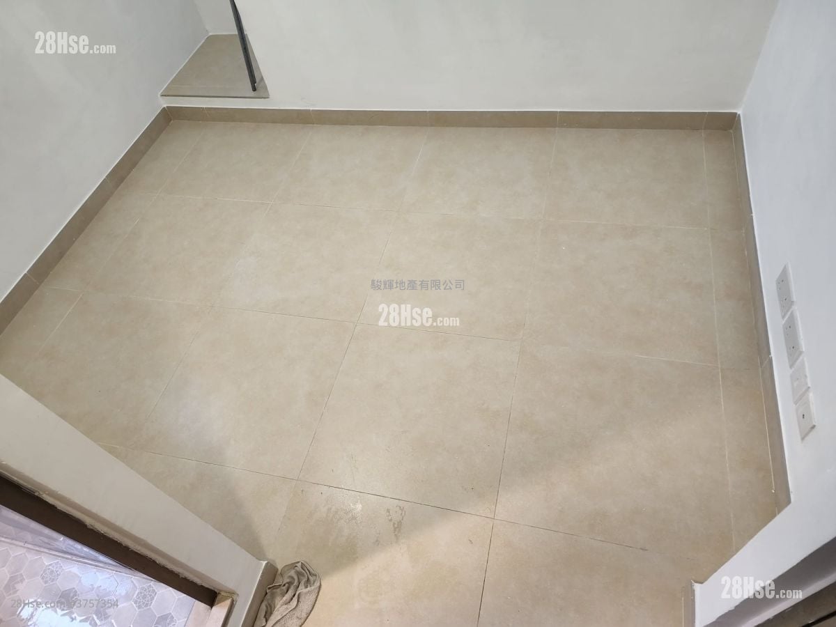 Wing Kwong Building Sell 3 Bedrooms , 3 Bathrooms 409 ft²