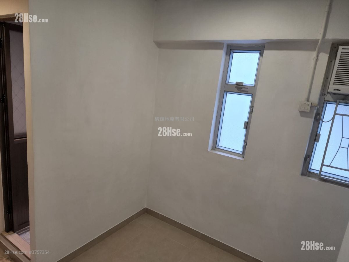 Wing Kwong Building Sell 3 Bedrooms , 3 Bathrooms 409 ft²