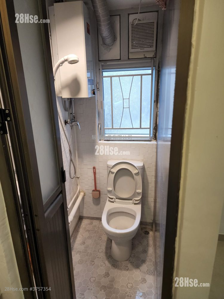 Wing Kwong Building Sell 3 Bedrooms , 3 Bathrooms 409 ft²