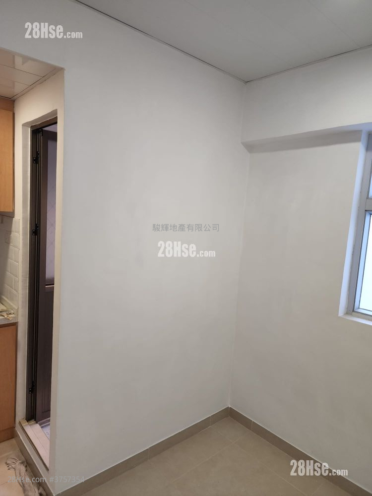 Wing Kwong Building Sell 3 Bedrooms , 3 Bathrooms 409 ft²