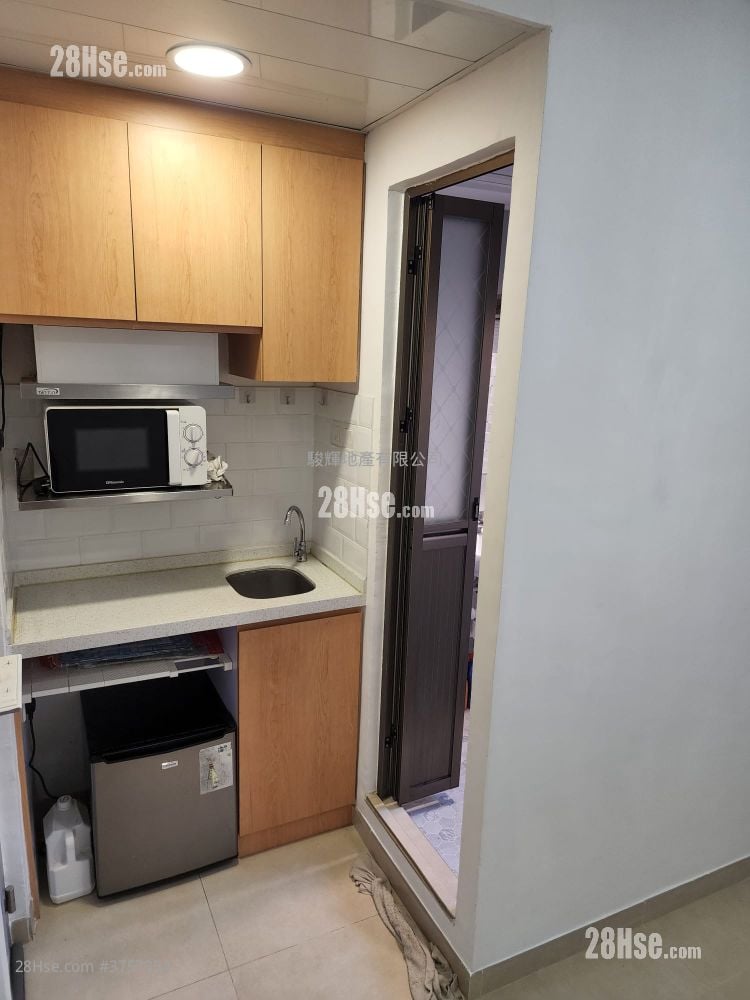 Wing Kwong Building Sell 3 Bedrooms , 3 Bathrooms 409 ft²