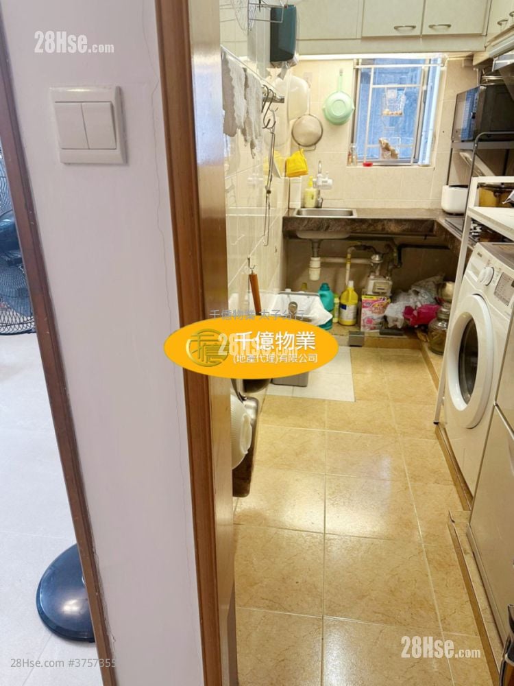 Charming Garden Sell 3 Bedrooms , 2 Bathrooms 592 ft²