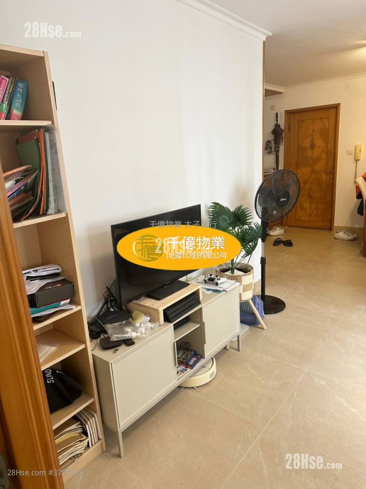 Charming Garden Sell 3 Bedrooms , 2 Bathrooms 592 ft²