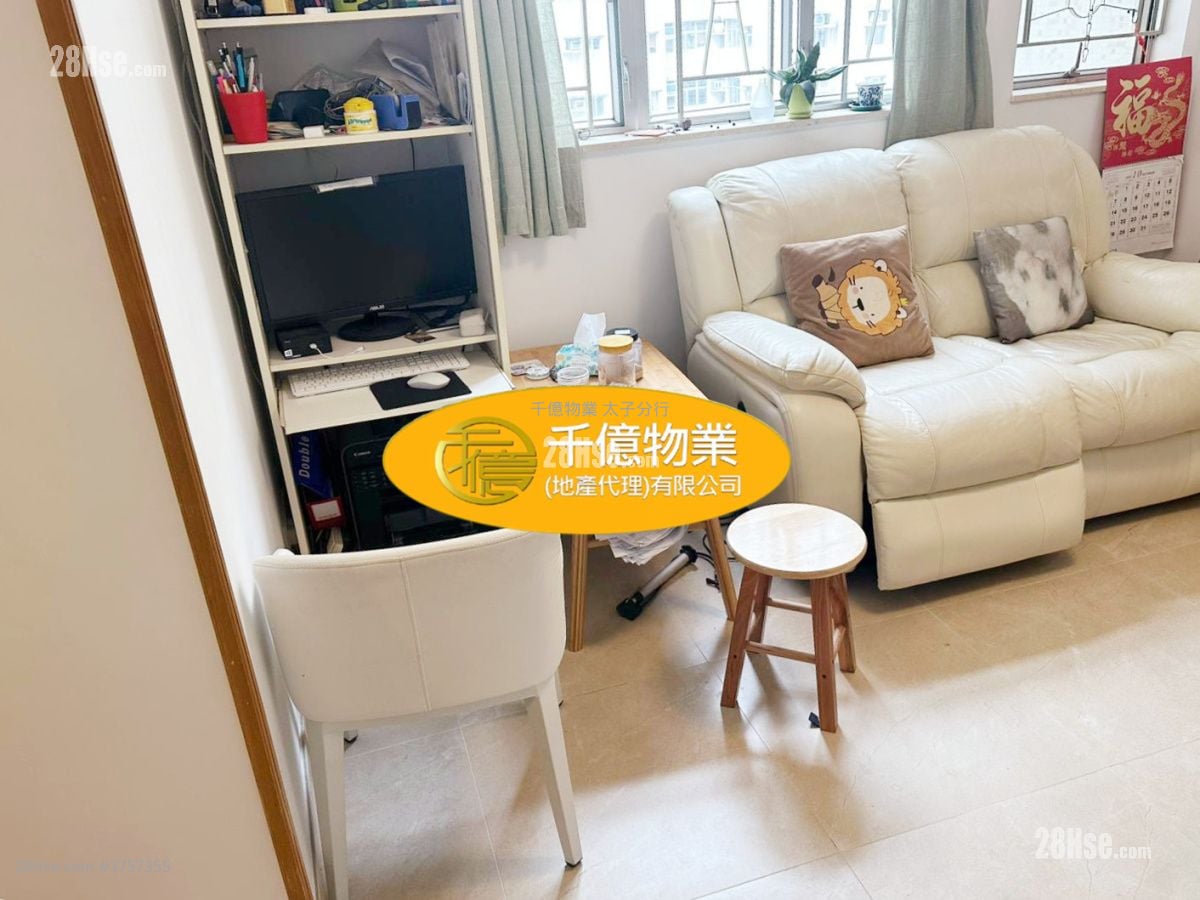 Charming Garden Sell 3 Bedrooms , 2 Bathrooms 592 ft²