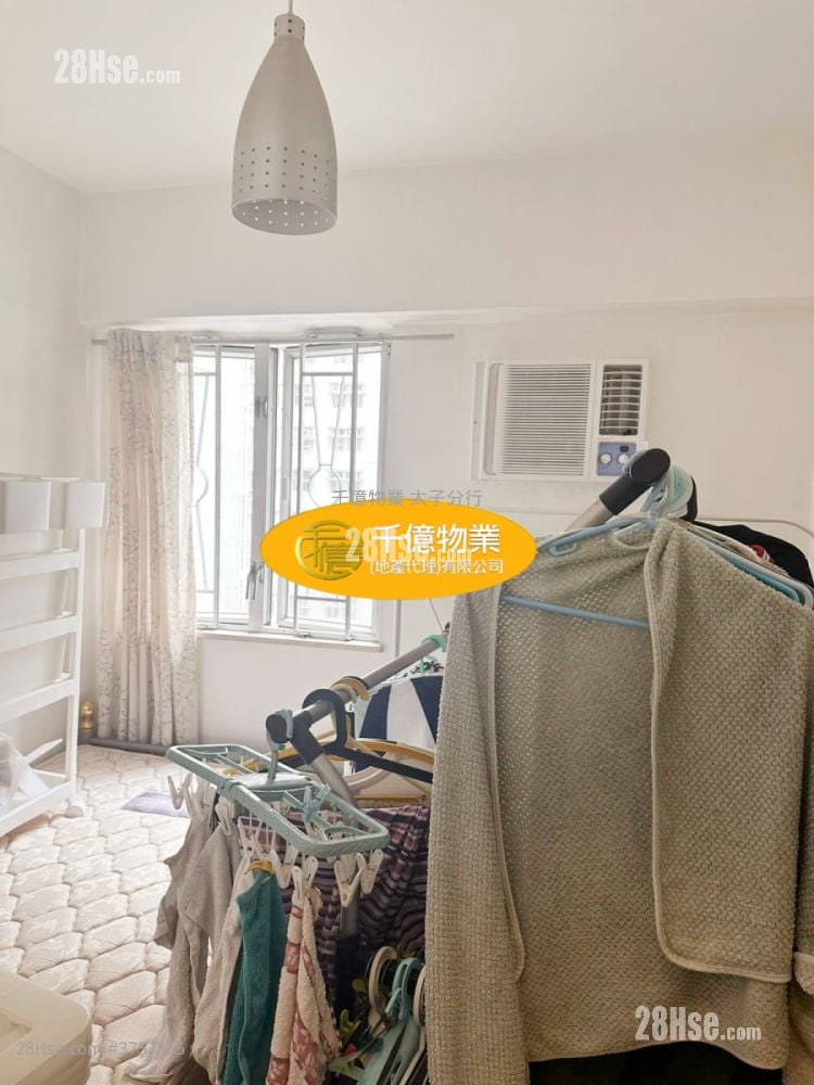 Charming Garden Sell 3 Bedrooms , 2 Bathrooms 592 ft²