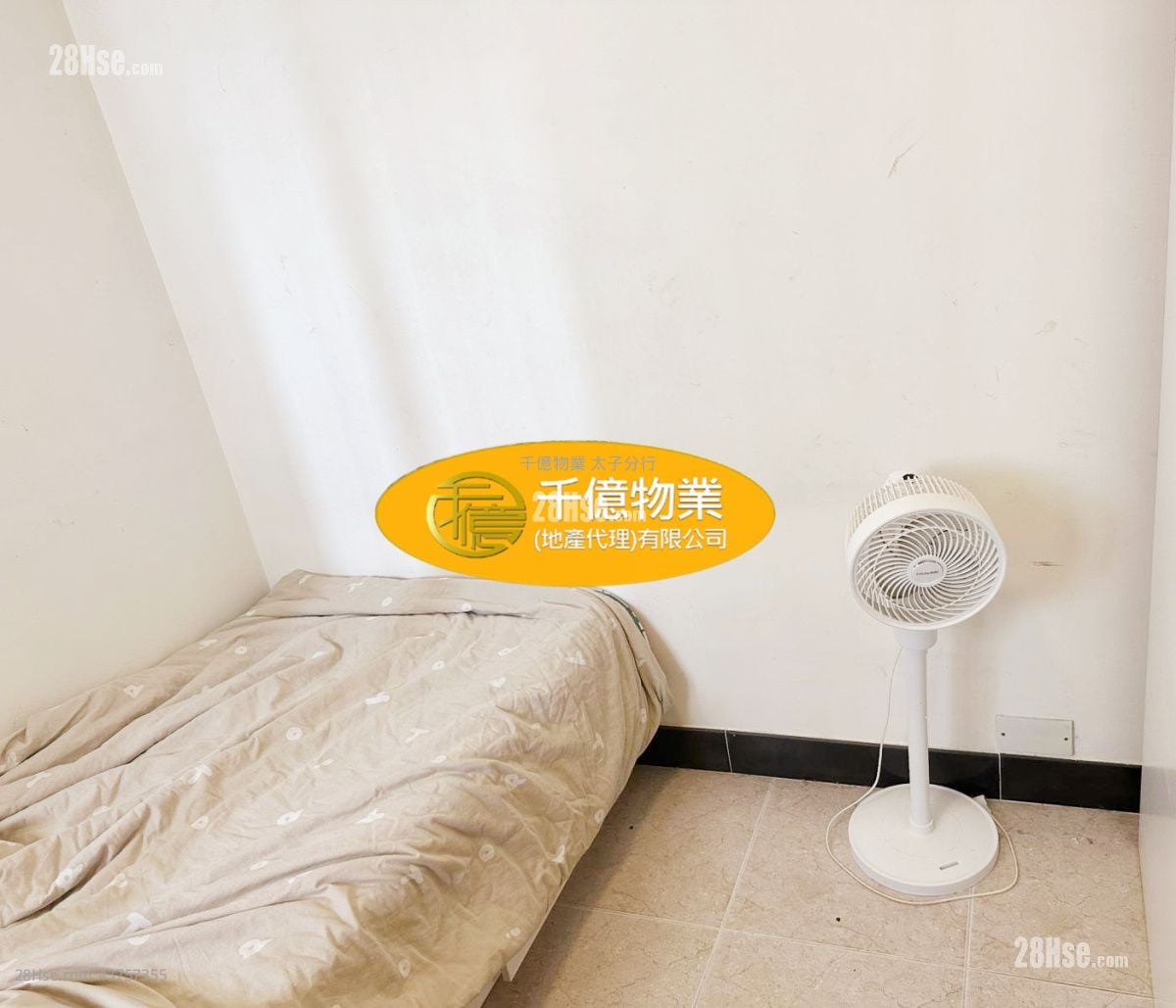 Charming Garden Sell 3 Bedrooms , 2 Bathrooms 592 ft²