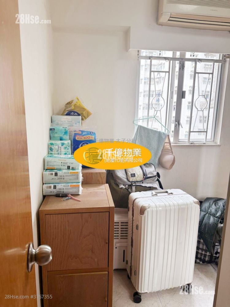 Charming Garden Sell 3 Bedrooms , 2 Bathrooms 592 ft²