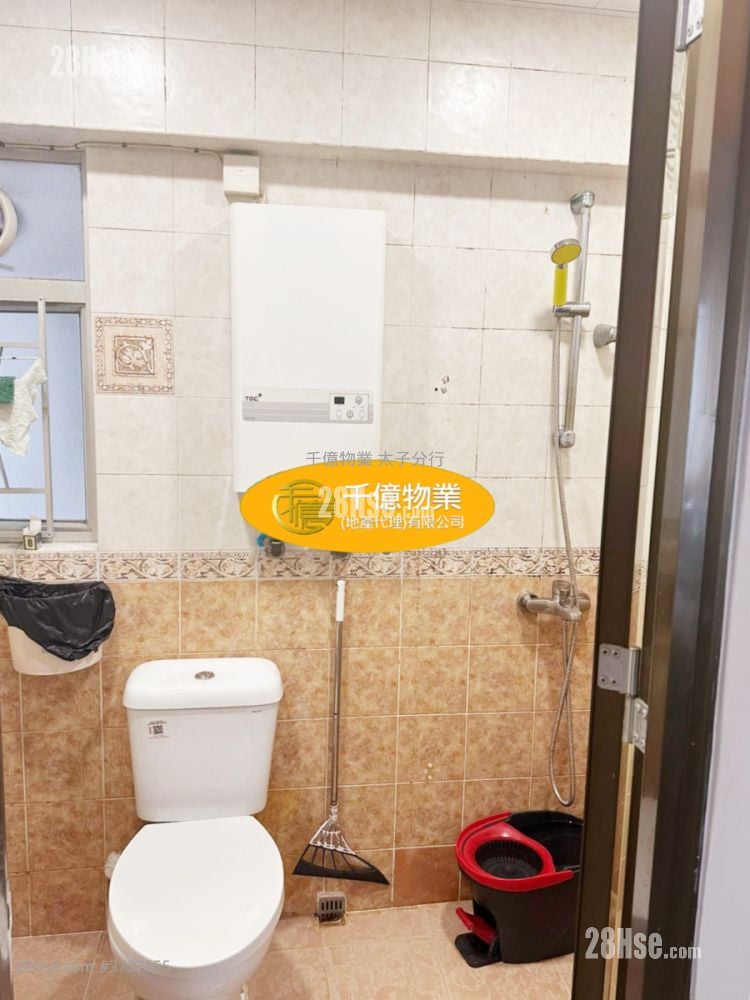 Charming Garden Sell 3 Bedrooms , 2 Bathrooms 592 ft²