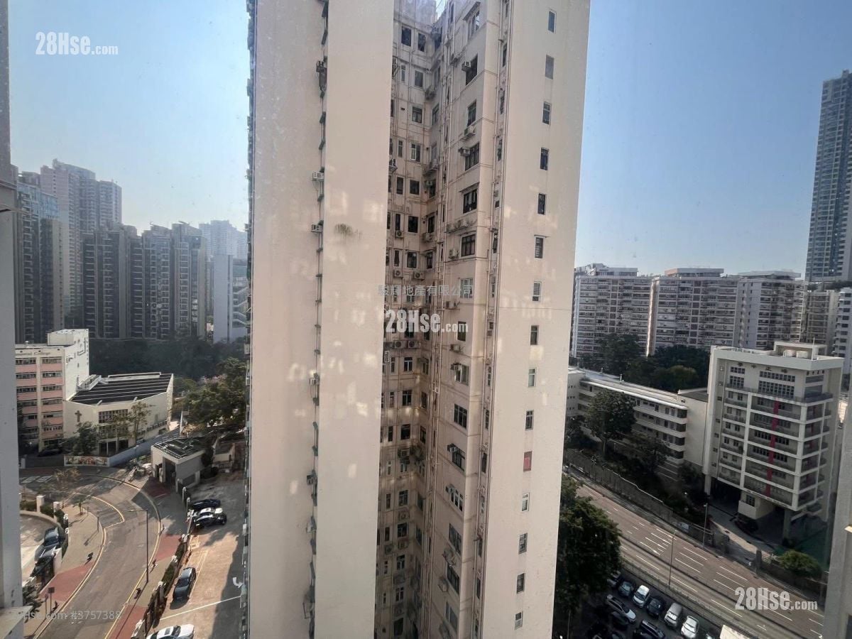 Crystal Court Sell 2 Bedrooms , 1 Bathroom 698 ft²